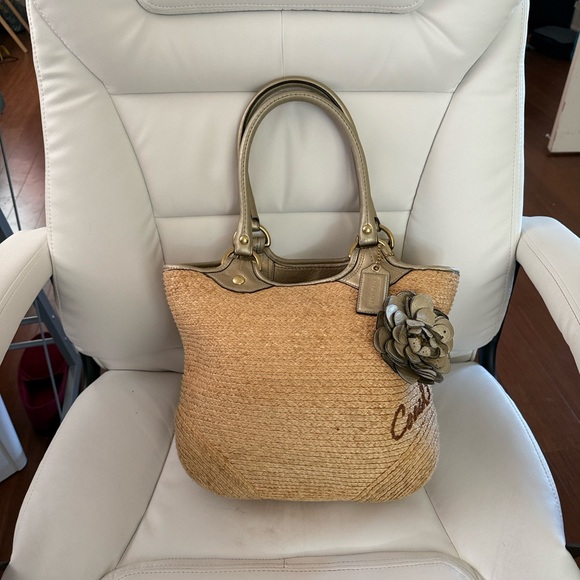 Straw Woven Coach Bleeker handbag with Flower Accent. Naturally woven. - Picture 4 of 14